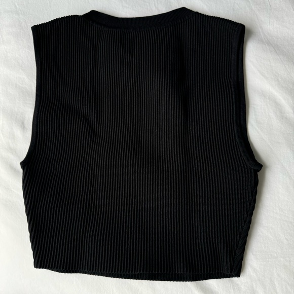Aritzia Babaton Sculpt Knit Muscle Cropped Tank - Picture 3 of 5